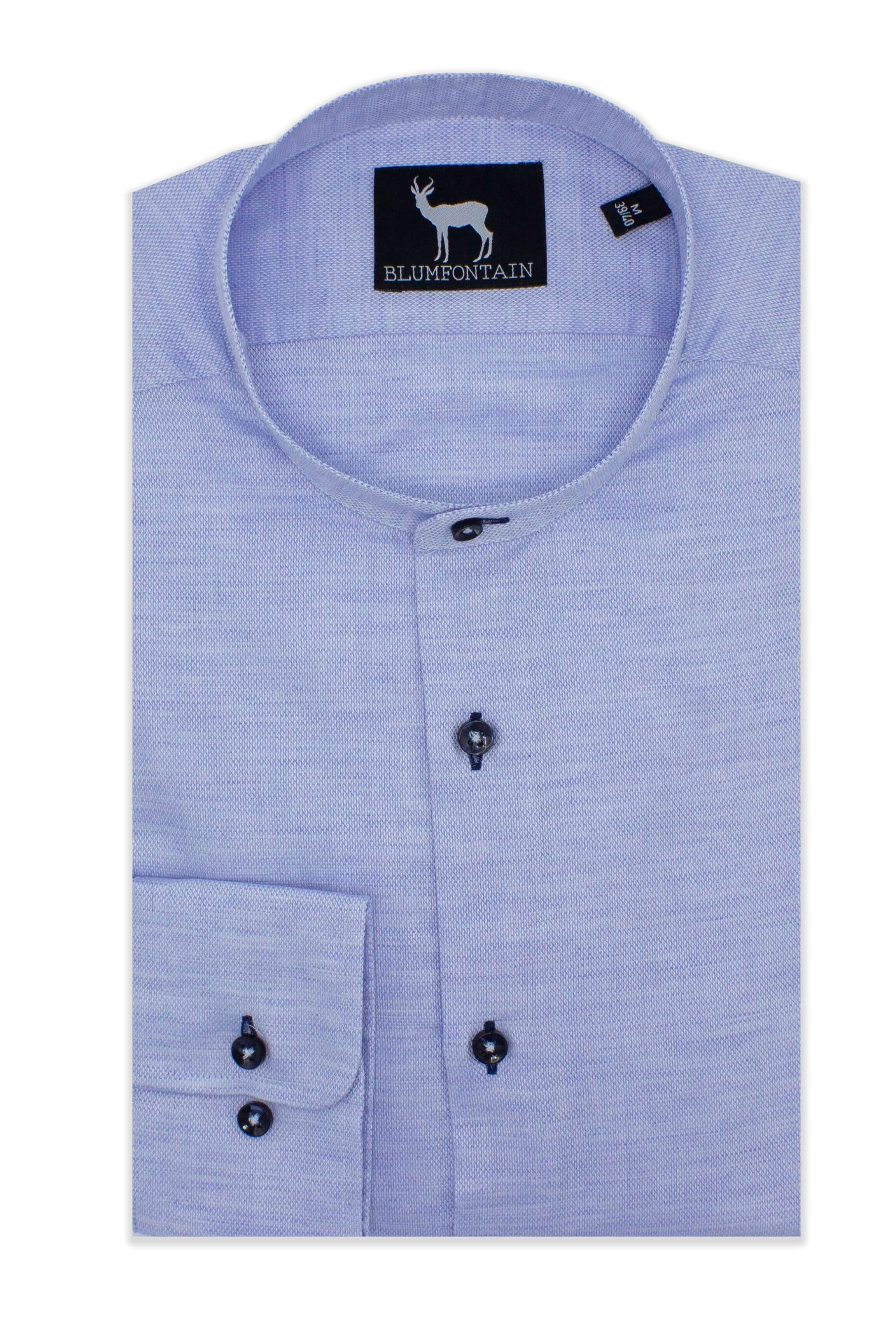 Blumfontain mao kraag lichtblauw overhemd van katoen met een moderne uitstraling en knoopdetails.