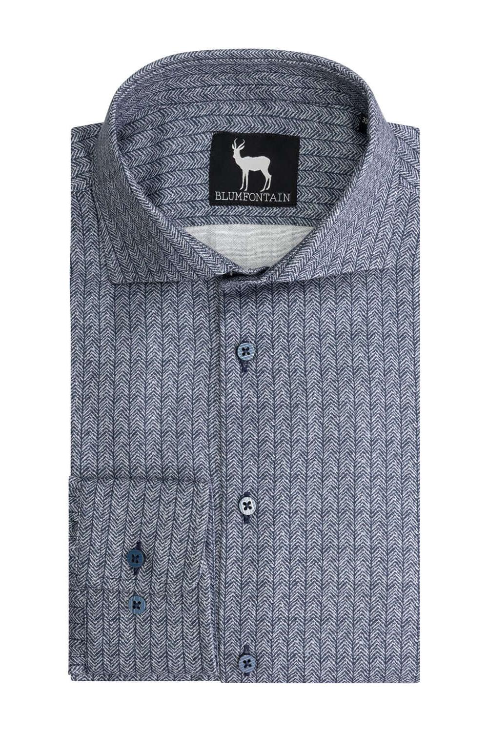 Blumfontain visgraat navy ademend katoenen overhemd met visgraatpatroon in navy kleur.