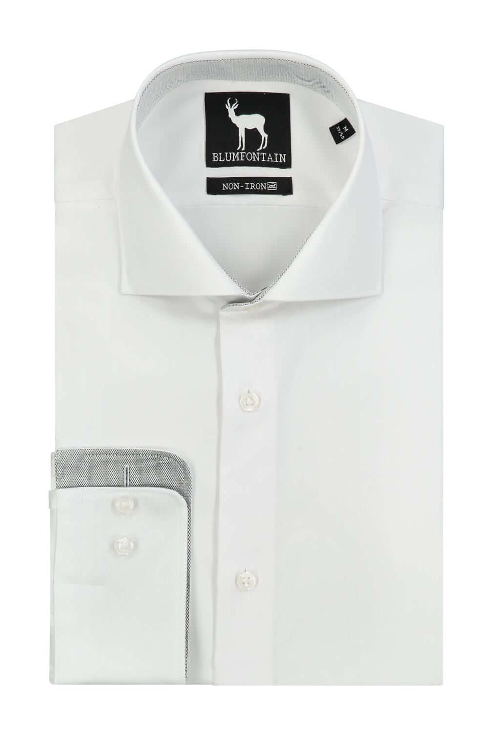 Blumfontain NOS wit modern-fit katoenen overhemd met stretch en neutrale kraag.