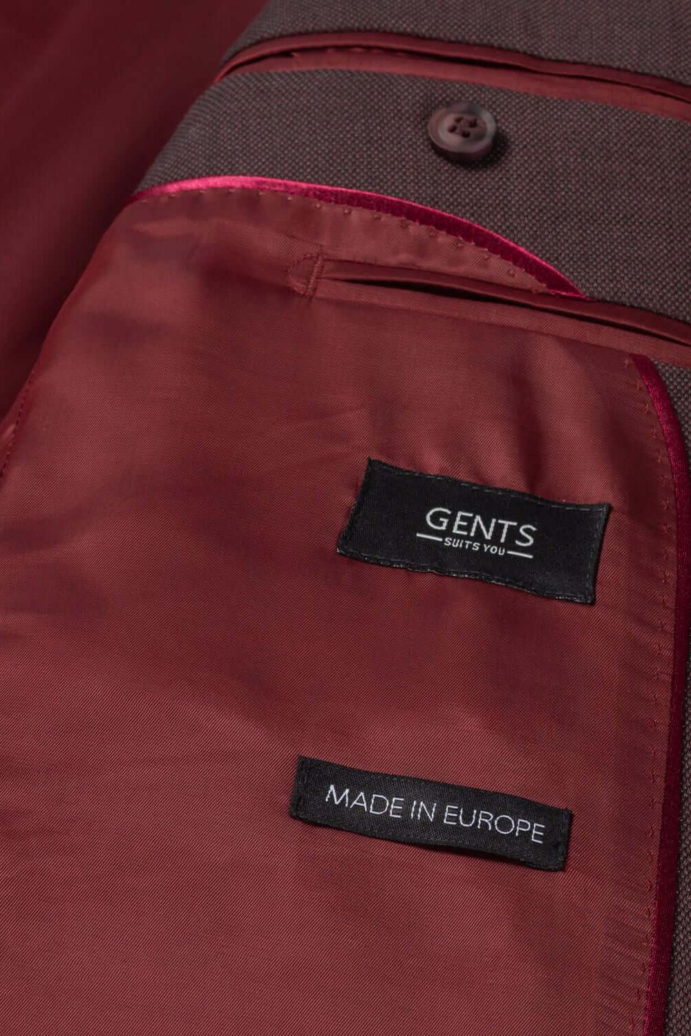 Pak 2-delig kastanje rood binnenkant met labels GENTS en MADE IN EUROPE.