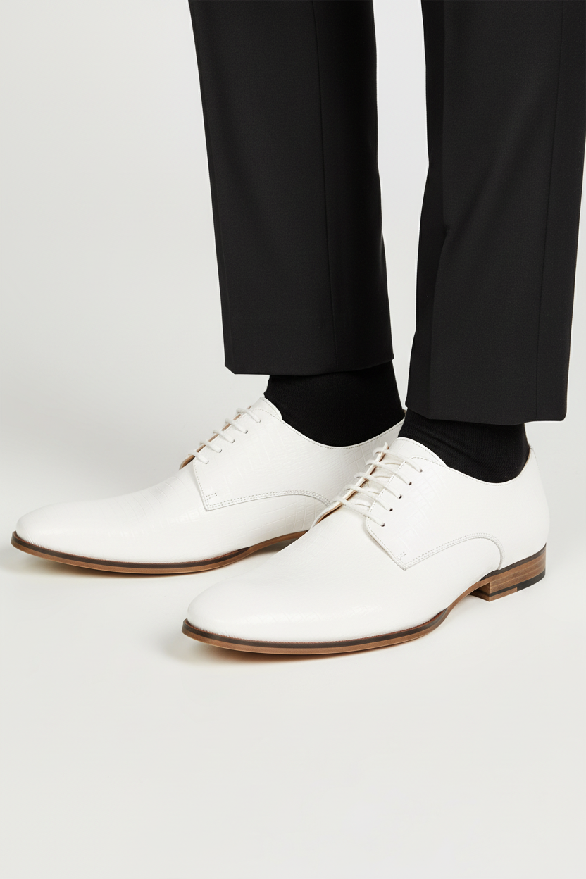 Witte veterschoen met model