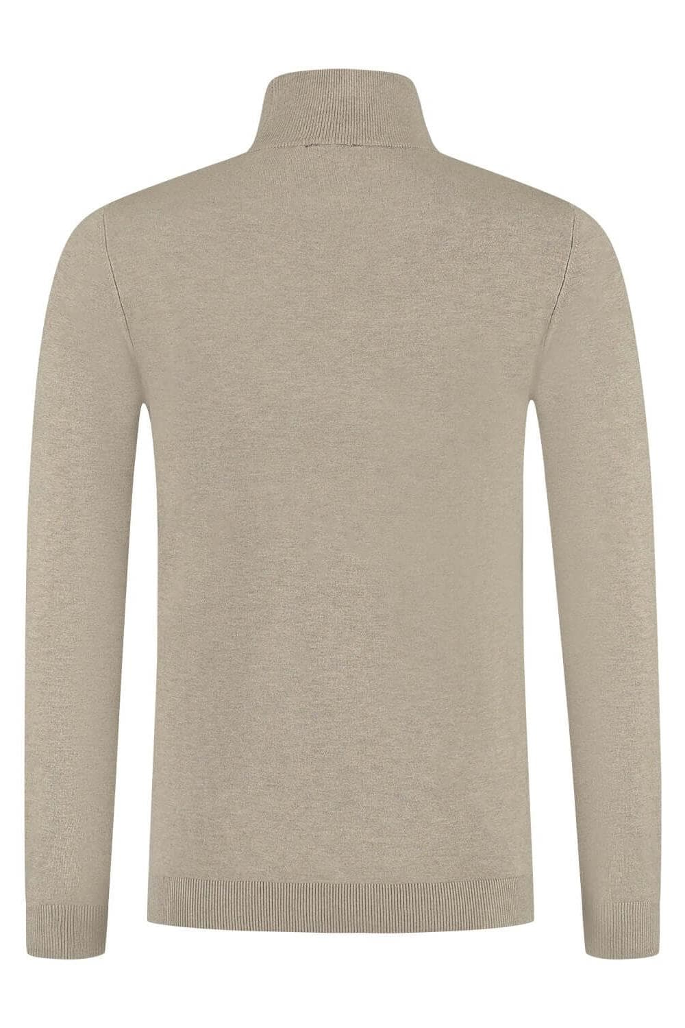 Turtle neck khaki trui, zachte en kreukarme achterkant, onderhoudsvriendelijk design voor comfort.