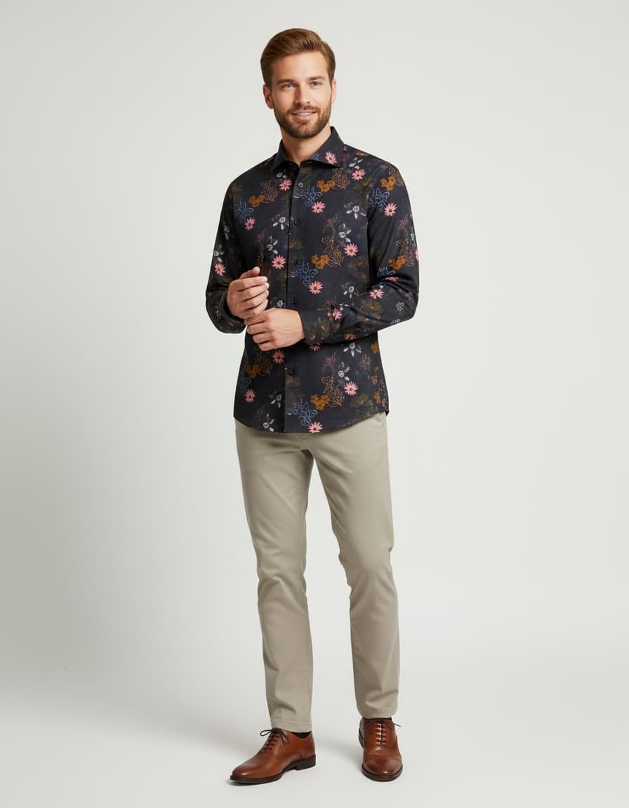 Overhemd Blumfontain grote bloemprint donkerblauw — op model