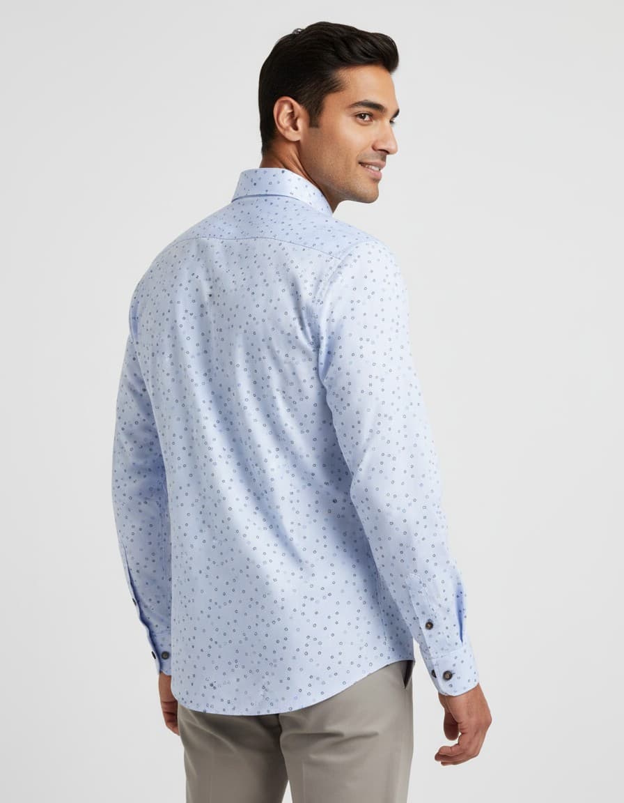 Hemd Blumfontain Print Hellblau — auf dem Model