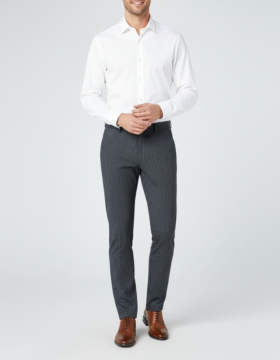 Pantalon melange navy — op model