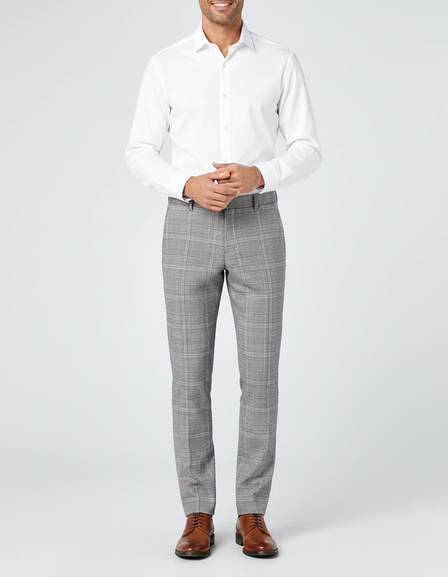 Pantalon ruit licht grijsbruin — op model