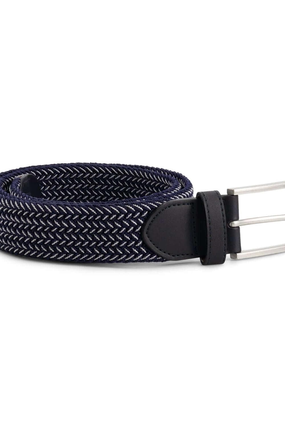 Gevlochten elastische riem blauw-wit met leren details en gesp, perfect voor casual outfits.