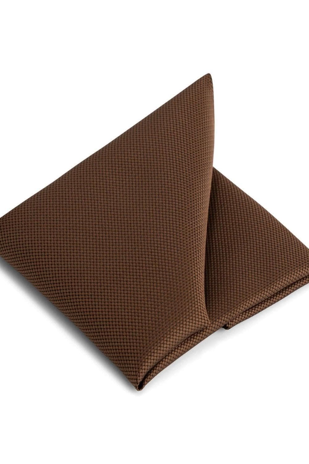 Pochet PE bruin, een kreuktbestendige, vormvaste en onderhoudsvriendelijke bruine accessoire.