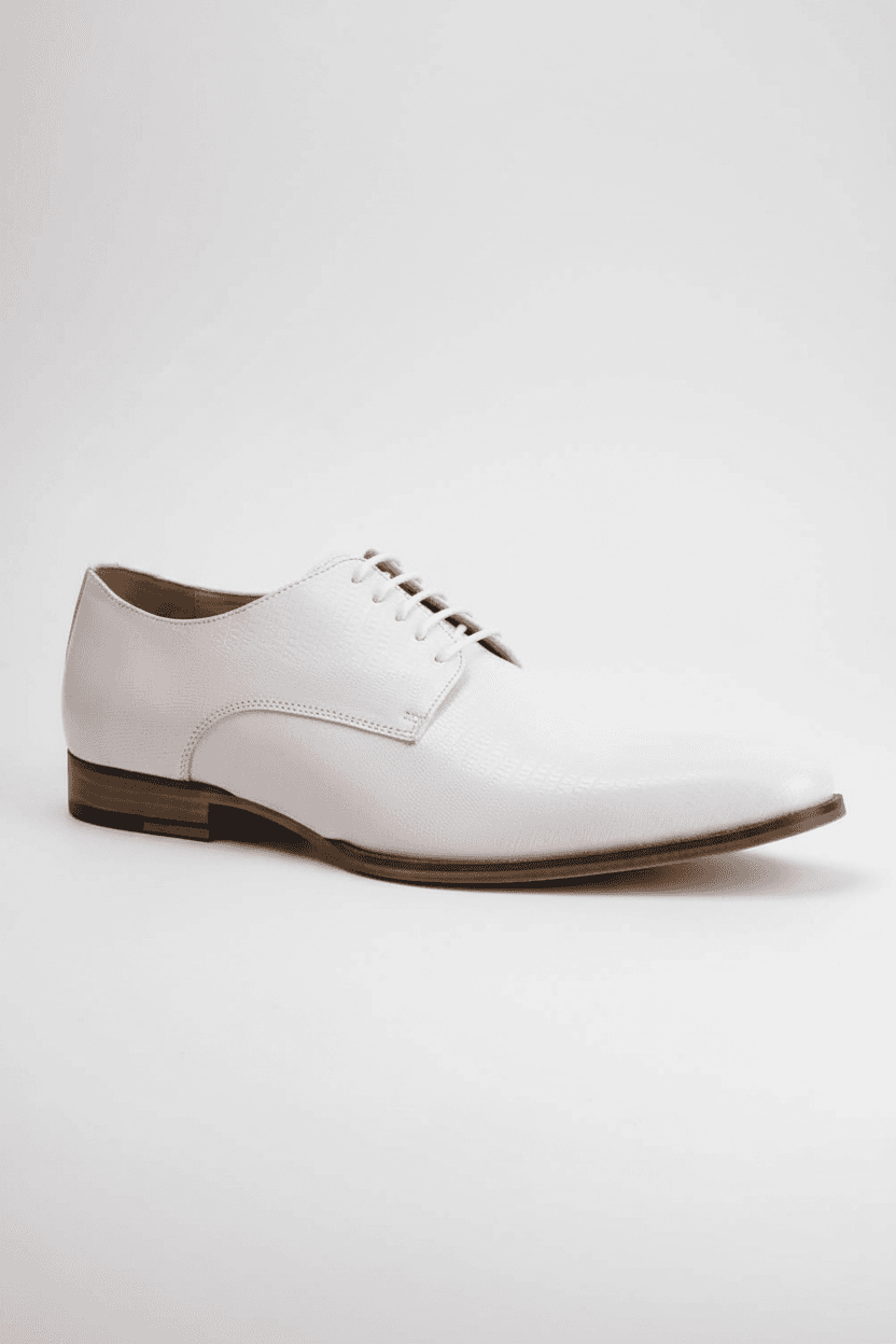 Witte leren veterschoenen met structuur, comfortabel en stijlvol - Veterschoen leer structuur wit.