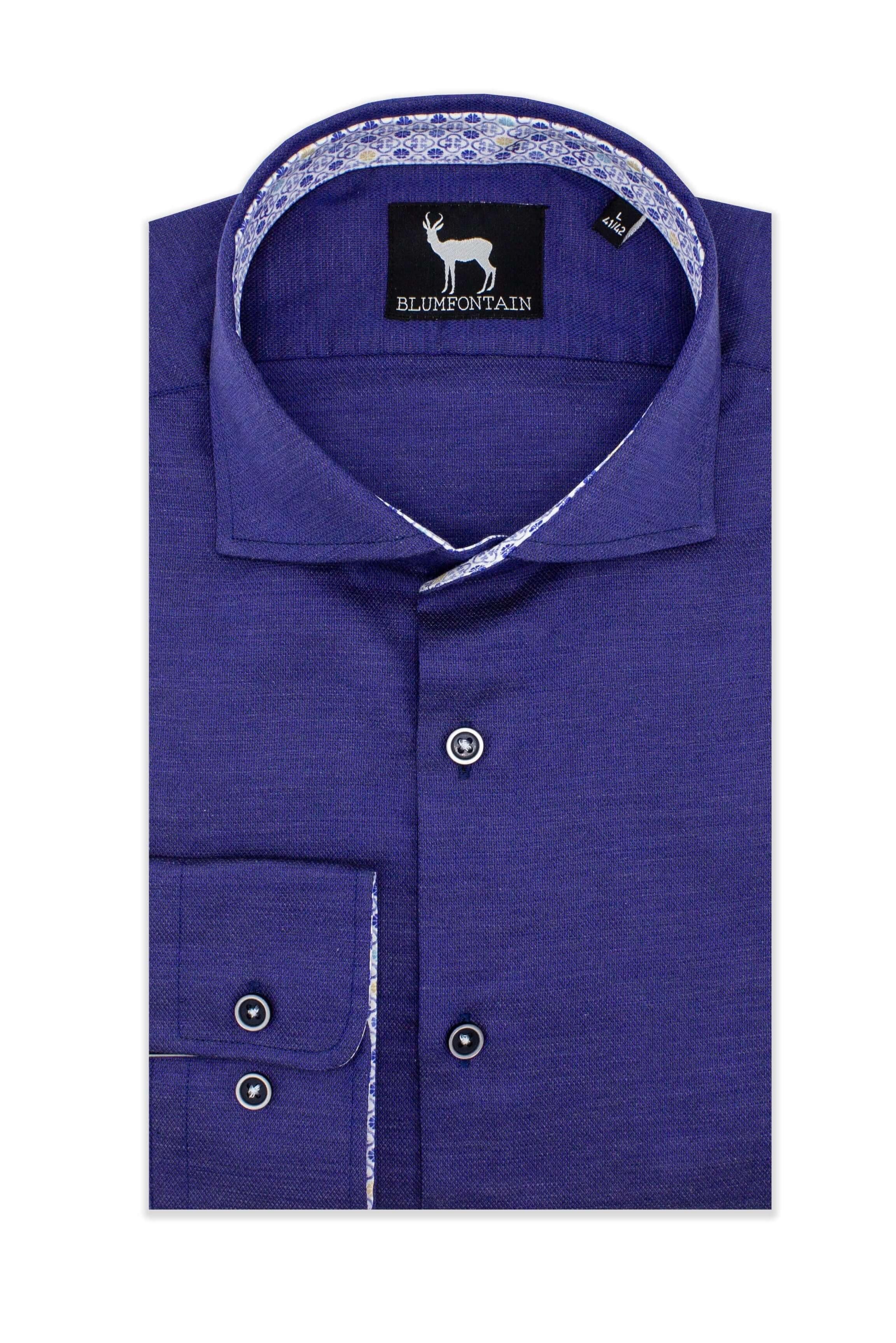 Blumfontain uni contrast navy katoenen overhemd met contrasterende kraag en verstelbare manchetten.