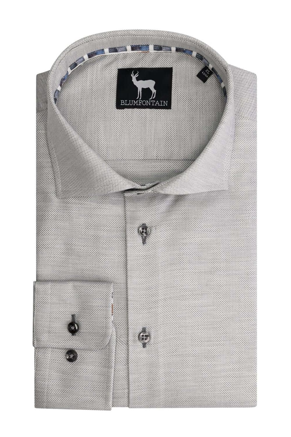 Blumfontain oxford zand katoenen shirt met semi-cutaway kraag en contrasterende binnenkant.