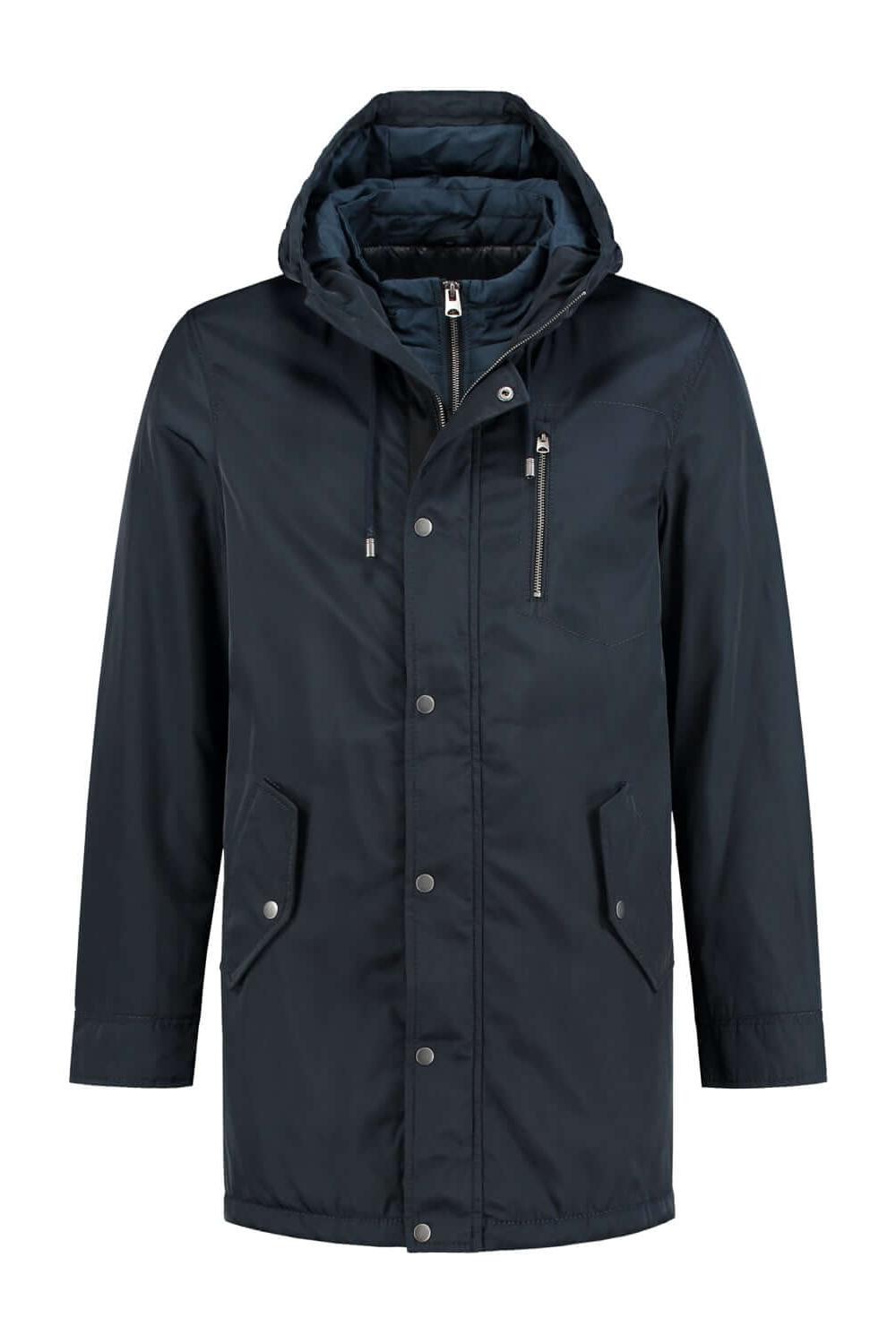 Coat Navy marineblauwe jas met capuchon, waterafstotend en praktische zakken.