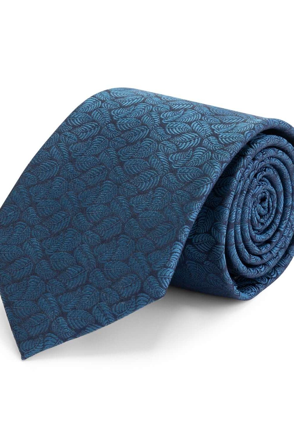 Stropdas zijde in luxe blauw met een subtiele glans en ademend draagcomfort.