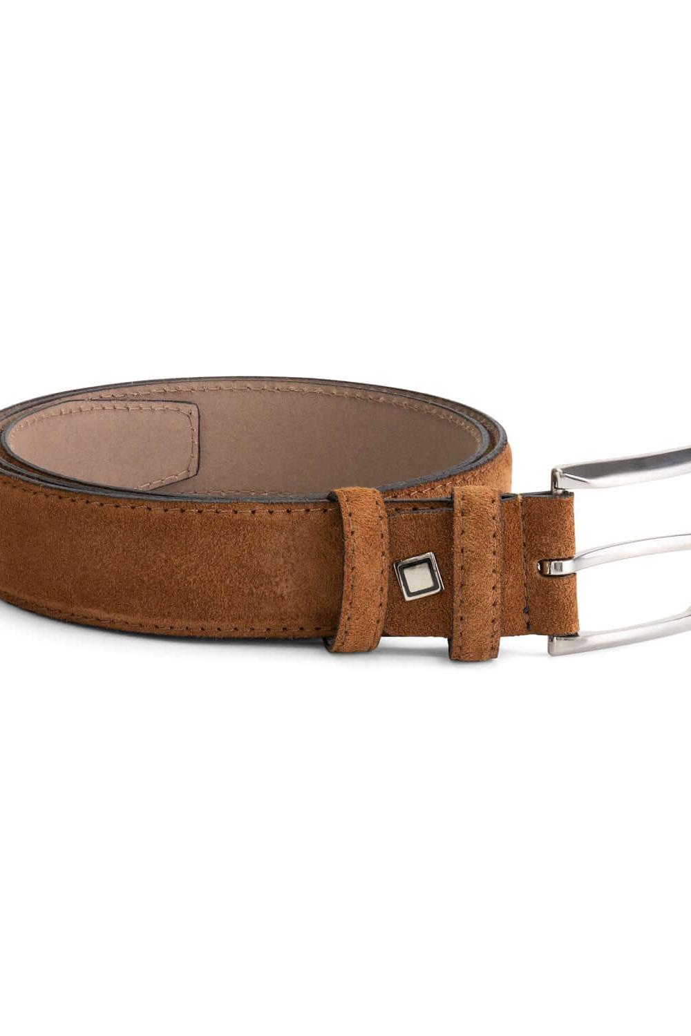 Riem suede cognac with a sturdy buckle and comfort lining, showcasing its luxurious texture.