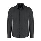 Smoking overhemd plat glad zwart met verborgen knoopsluiting en gladde afwerking, stijlvolle zwarte blouse.