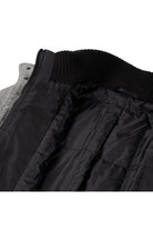 Detail of the interior lining of the Coat stand-up collar grijs, showcasing the black quilted fabric and design.