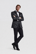 Man wearing a Dinnerjacket paisley velvet zwart with satin shawl collar and refined lining.