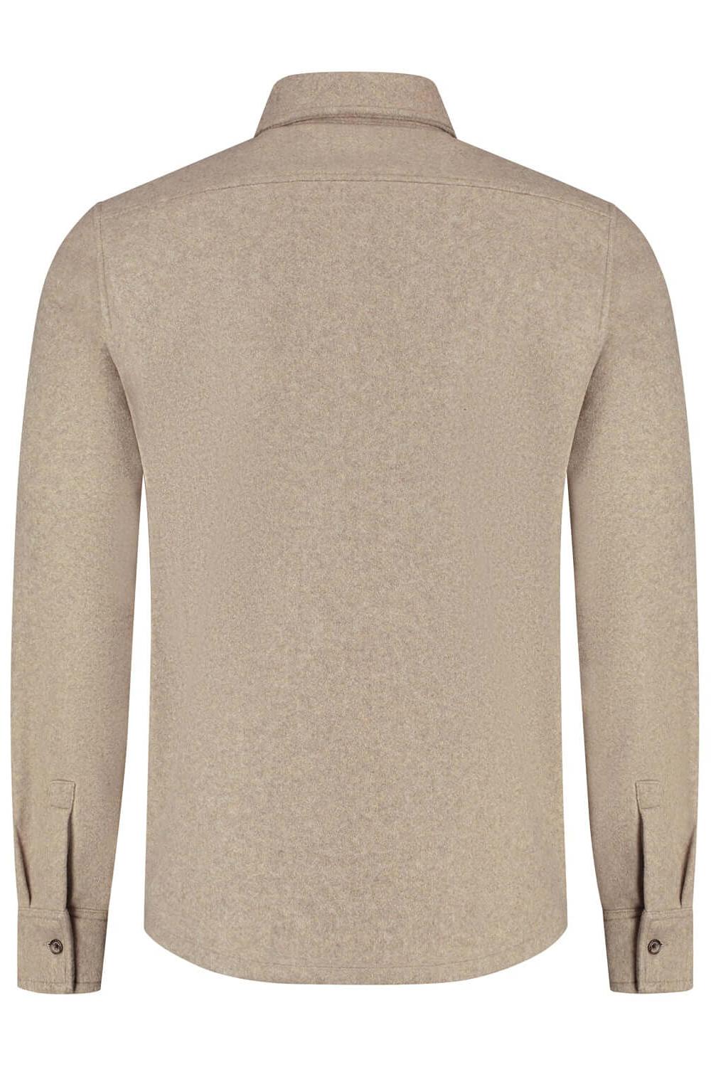 Overshirt beige, beige overshirt met lange mouwen en kraag, achterkant zichtbaar.