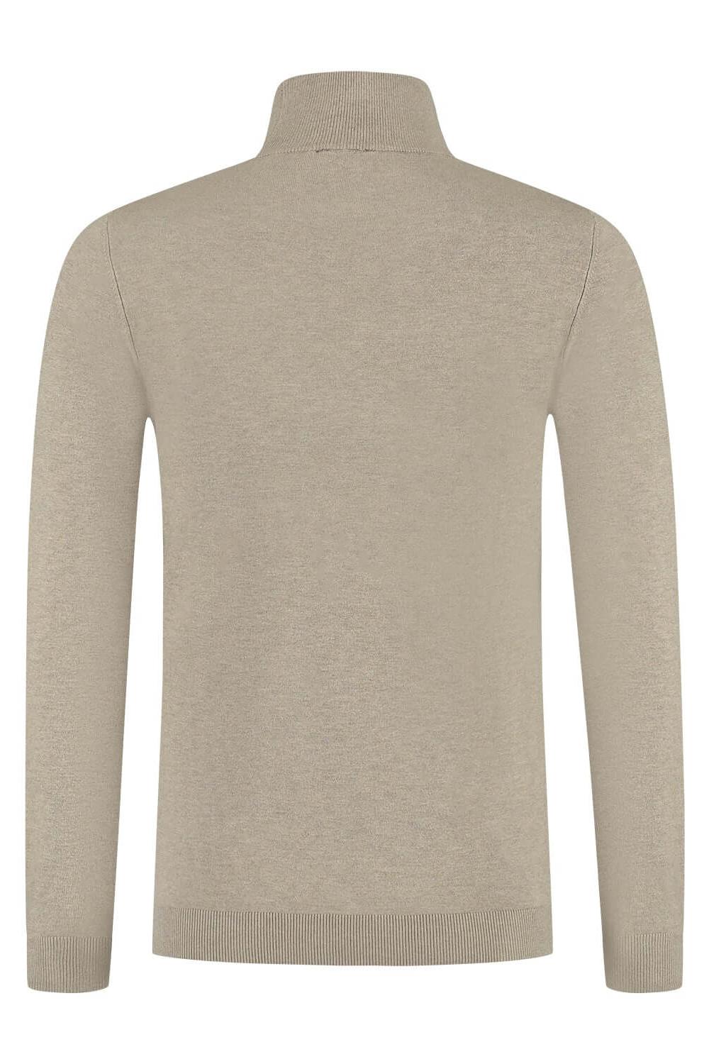 Turtle neck khaki trui, zachte en kreukarme achterkant, onderhoudsvriendelijk design voor comfort.