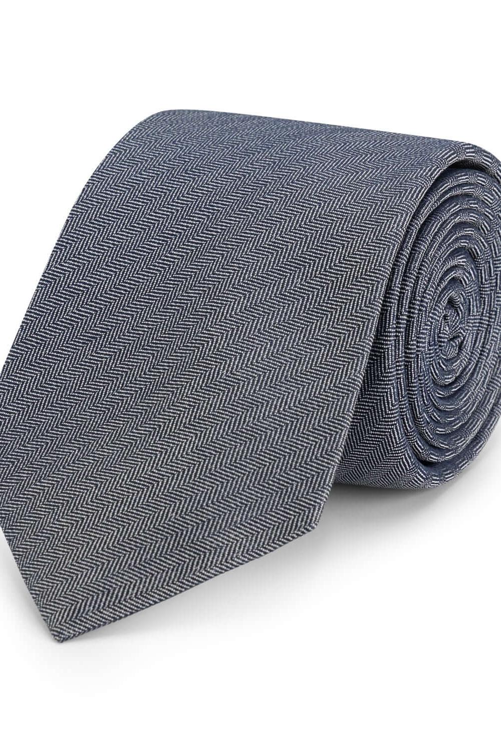 Stropdas zijde patronen donkerblauw, donkerblauwe zijden stropdas met visgraatpatroon.