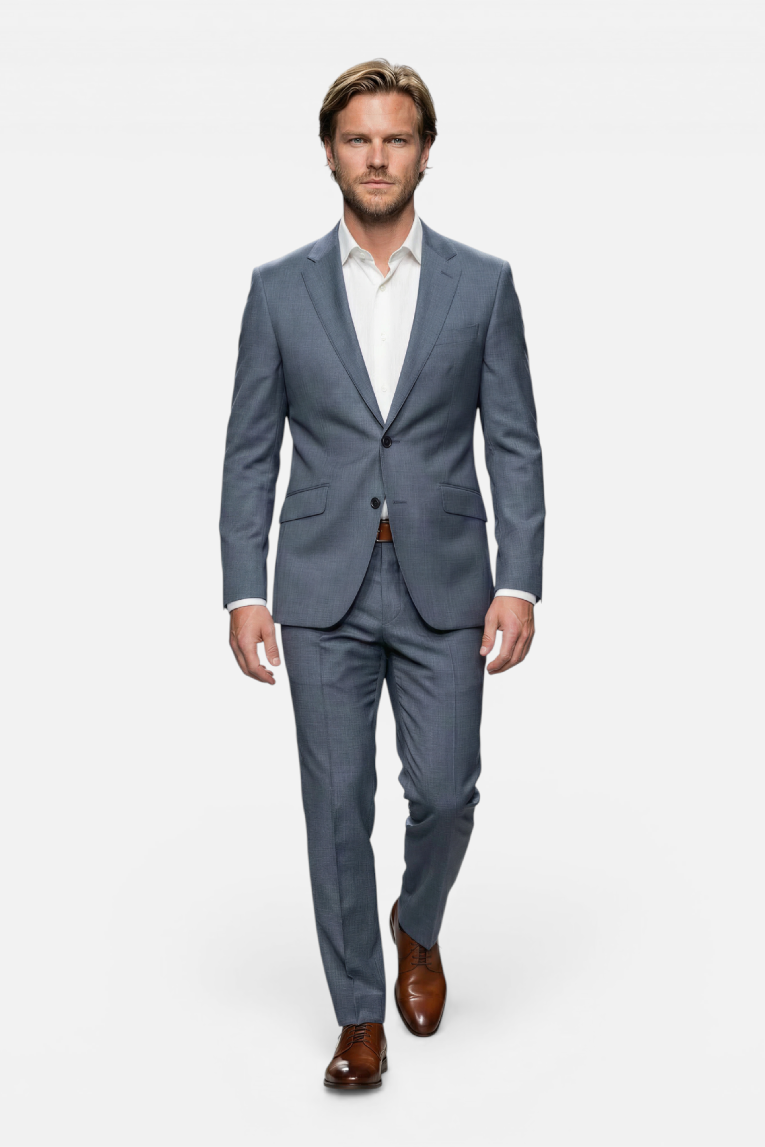 Pak 2-delig miniruit blauw-grijs model in een grijs pak met notch revers en bruin leren schoenen.