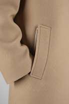 Coat windvanger camel - textuur detail