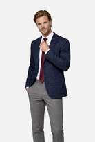 Colbert stretch ruit blauw, blauw stretchcolbert met subtiel ruitpatroon en notch revers.