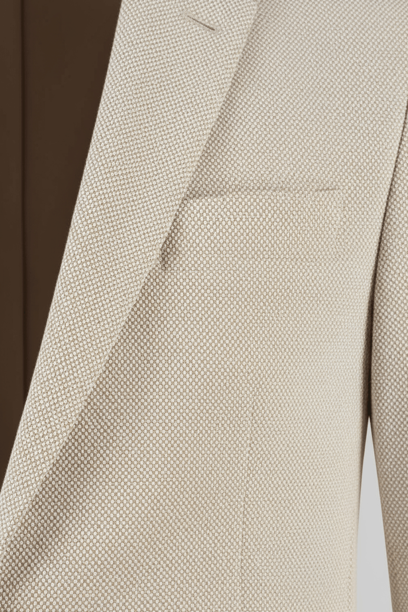 Pak 2-delig stretchkatoen zand, beige blazer met fijne textuur en zakdetails.