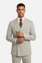Pak Double-breasted pied-de-poule beige 2-delig worn by a man standing confidently.